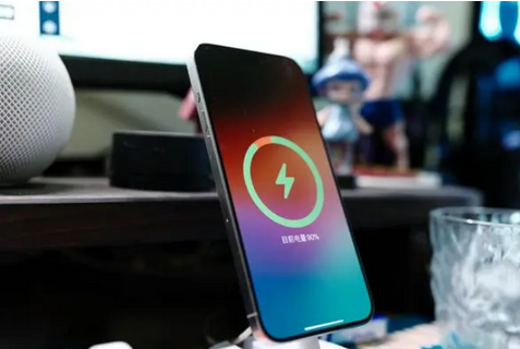 苏尼特右苹果15换屏服务分享用什么充电器给iPhone15充电更好 
